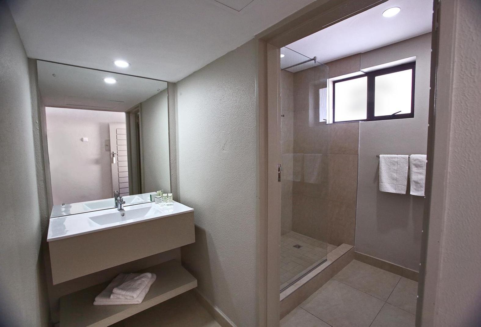 Marine Lodge East London Ngoại thất bức ảnh